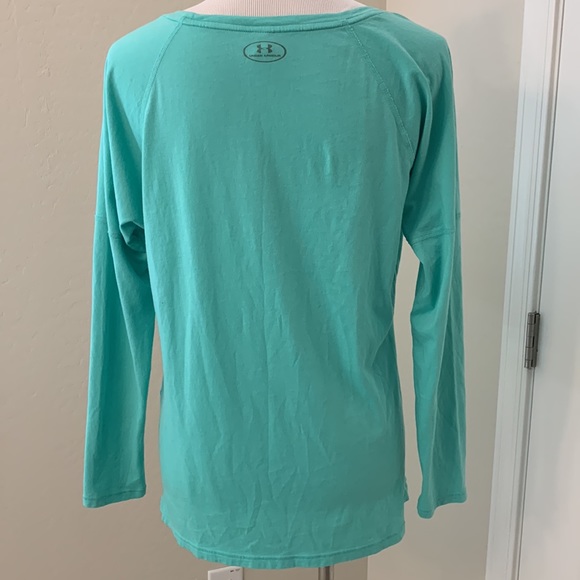 UNDER ARMOUR SIZE MEDIUM SUPER SOFT LONG SLEEVE TOP - Picture 4 of 6